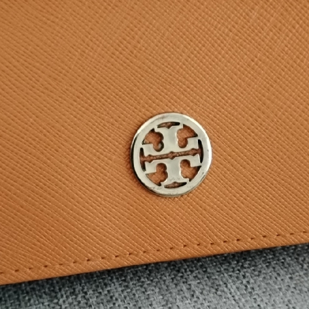 Tory Burch Orange glass case with Silver Logo - Picture 2 of 12